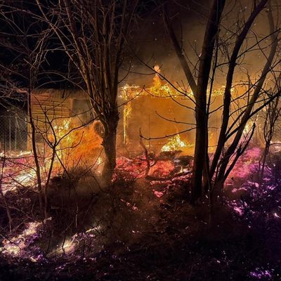 FW Bad Segeberg: Feuerwehr Bad Segeberg löscht Schuppenbrand