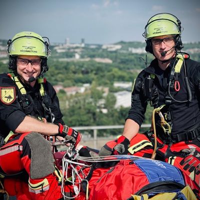 FW Stuttgart: Aktuelle Übung: Polizeihubschrauberstaffel und Höhenretter der Berufsfeuerwehr Stuttgart üben am Steinbruch Erkenbrechtsweiler