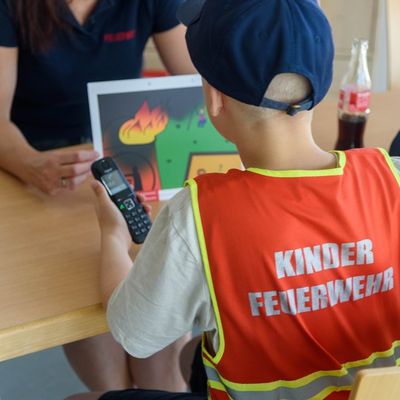 FW-OE: Feierliche Verleihung der Kinderflamme in Bronze bei der Kinderfeuerwehr Lennestadt