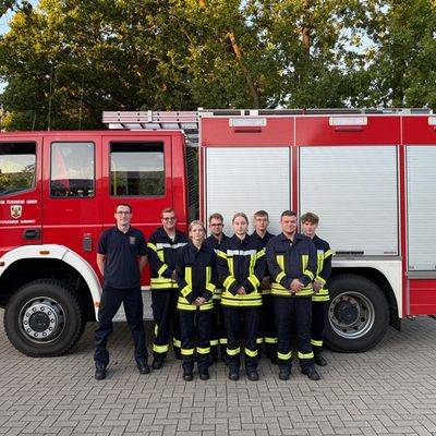 FW-AUR: Erfolgreiche Ausbildung neuer Einsatzkräfte