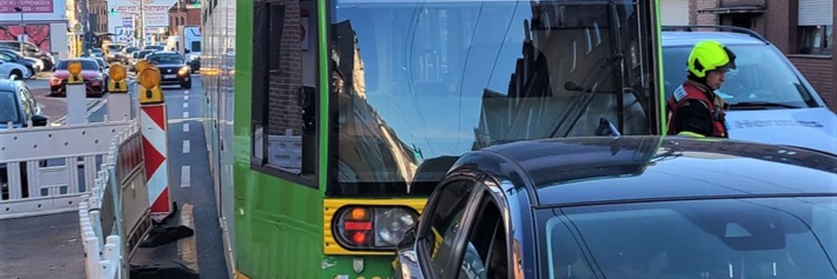 FW-OB: Unfall mit Straßenbahn auf der Mülheimer Straße
