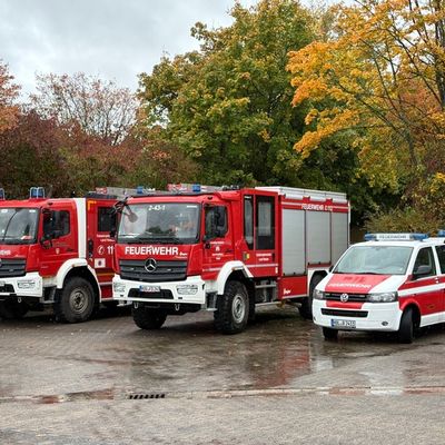 FW Beverungen: Gemeinsames Zirkeltraining stärkt Zusammenarbeit über Grenzen hinweg / Feuerwehren und Rettungsdienste aus dem Dreiländereck üben in Beverungen