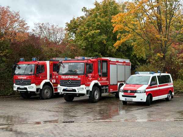 FW Beverungen: Gemeinsames Zirkeltraining stärkt Zusammenarbeit über Grenzen hinweg / Feuerwehren und Rettungsdienste aus dem Dreiländereck üben in Beverungen