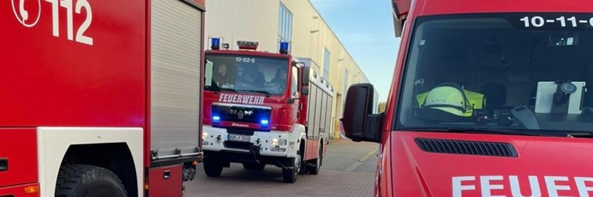 FW-AUR: Brandmeldeanlage eines Betriebs löste aus