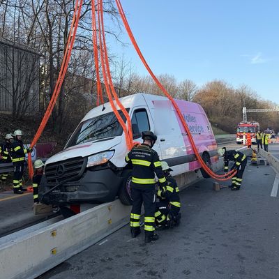 FW-M: Kleintransporter auf Abwegen (Hadern)