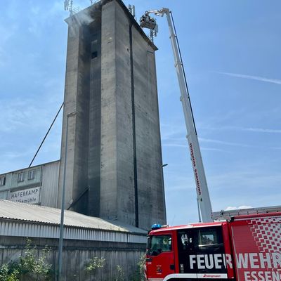 FW-E: Langanhaltender Brandeinsatz in Getreidemühle - Glutnester erschweren Löscharbeiten