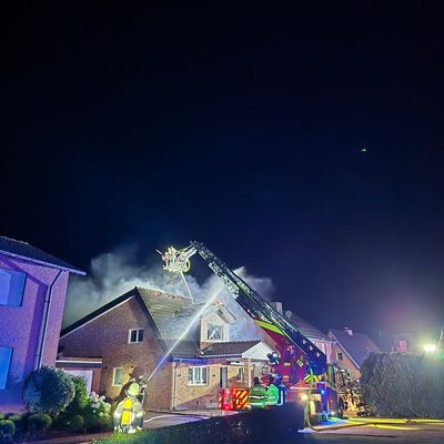 FW-WRN: Dachstuhlbrand in Werne - Feuerwehr verhindert Ausbreitung des Feuers