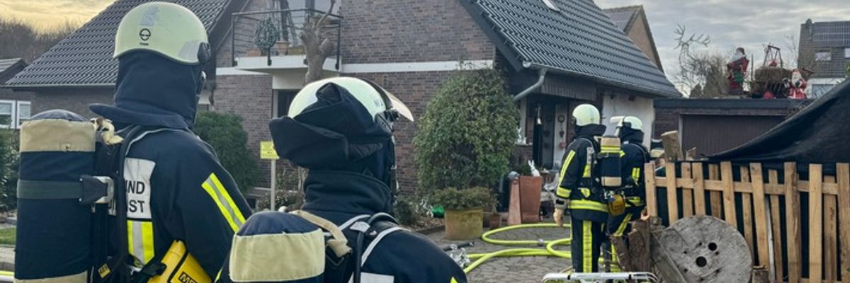 FW-BO: Ausgedehnter Zimmerbrand in Wattenscheid-Höntrop - Zwei Hunde sterben