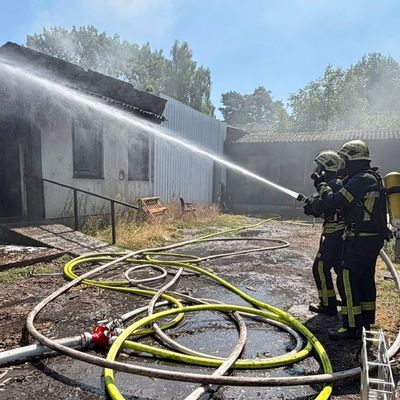 FW Hünxe: Fortbildung unter realistischen Bedingungen - Feuerwehr Hünxe trainiert in Weeze