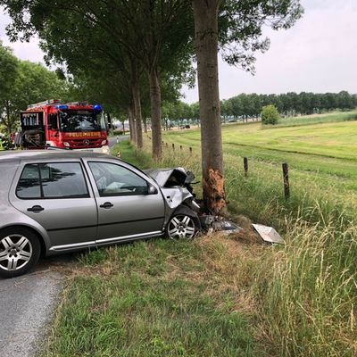 FW-KLE: Auslaufende Betriebsstoffe nach Verkehrsunfall