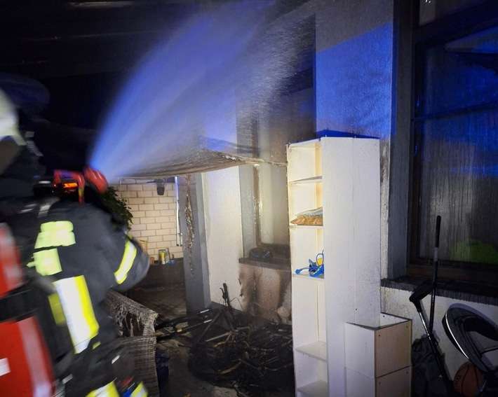 FW Rösrath: Doppelte Feuermeldung in der Nacht