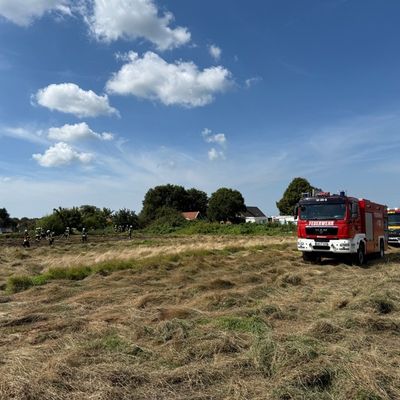FW-AUR: Großflächigen Heubrand rasch im Griff