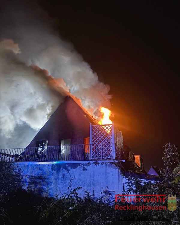 FW-RE: Massiver Wohnungsbrand - eine schwerstverletzte Person durch Kräfte der Feuerwehr gerettet