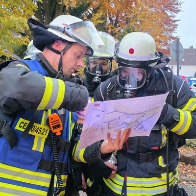FW Celle: Feuer in Kinderklinik und Verkehrsunfall - die Celler Feuerwehr übte heute den Ernstfall im AKH und auf dem Wilhelm-Heinichen-Ring!