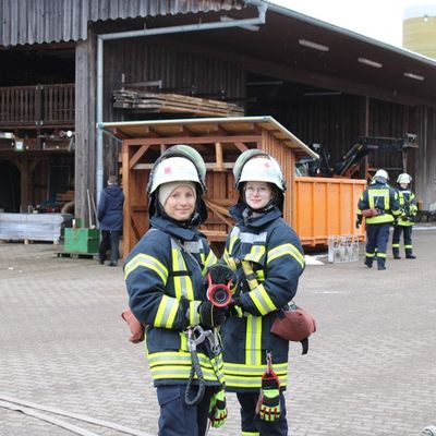 FFW Bergen: 23 neue Einsatzkräfte für die Stadtfeuerwehr Bergen - Erfolgreicher Abschluss der QS 1 Ausbildung