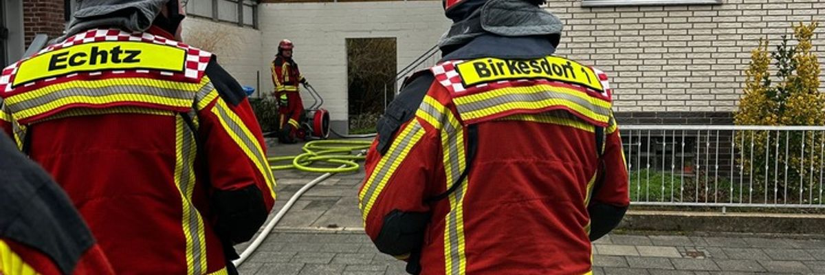 FW Düren: Zwei parallele Einsätze im Stadtgebiet Düren