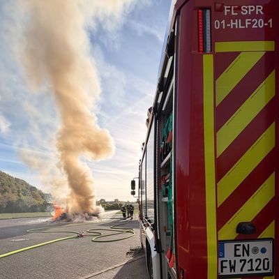 FW-EN: Brand in Müllwagen