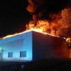 FW Bocholt: Brennt Werkstatt in voller Ausdehnung - Feuerwehr Bocholt im Großeinsatz