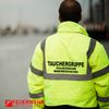 FW Bremerhaven: Person in Hafenbecken - beherztes Eingreifen rettet Urlauber
