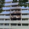 FW-Erkrath: Wohnungsbrand in Mehrfamilienhaus mit umfangreicher Menschenrettung - Acht Verletzte, davon drei leichtverletzte Feuerwehrangehörige