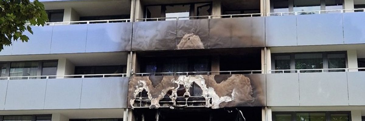 FW-Erkrath: Wohnungsbrand in Mehrfamilienhaus mit umfangreicher Menschenrettung - Acht Verletzte, davon drei leichtverletzte Feuerwehrangehörige