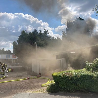 FW-GLA: Dachstuhlbrand in Gladbecker Gewerbegebiet