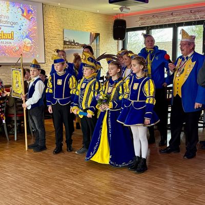 FW Ratingen: Prinzenpaare zu Besuch bei der Feuerwehr Feuerwehr Ratingen