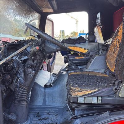 FW Datteln: Drehleiter brennt in der Fahrzeughalle