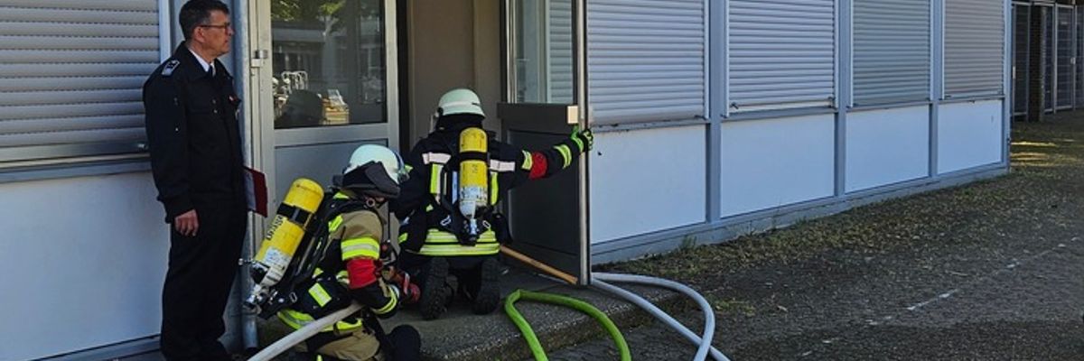 FW Sonsbeck: Großer Prüfungstag der Grundlehrgänge der Feuerwehren Xanten, Sonsbeck und Alpen