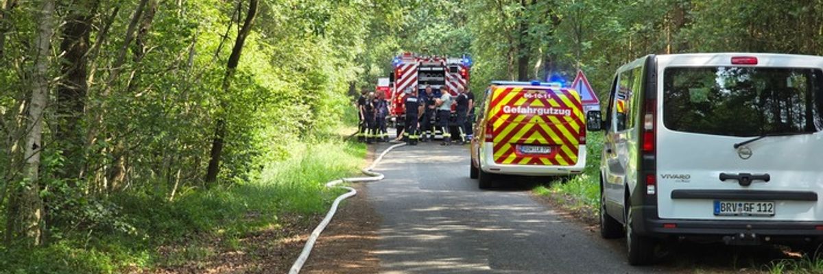 FW-ROW: Gasaustritt aus Flüssiggastank in Barkhausen