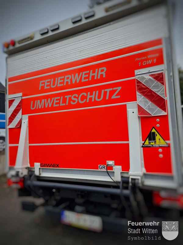FW Witten: Feuerwehreinsatz in Witten: Weißes Pulver an der Polizeiwache abgegeben worden.