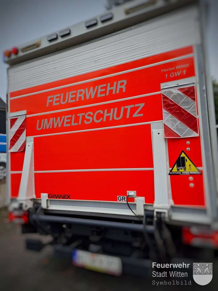 FW Witten: Feuerwehreinsatz in Witten: Weißes Pulver an der Polizeiwache abgegeben worden.