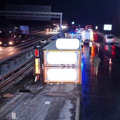 FW-ROW: Sattelzug verunfallt auf A1