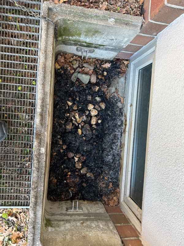 FW Ratingen: Gemeldeter Kellerbrand in Asylunterkunft