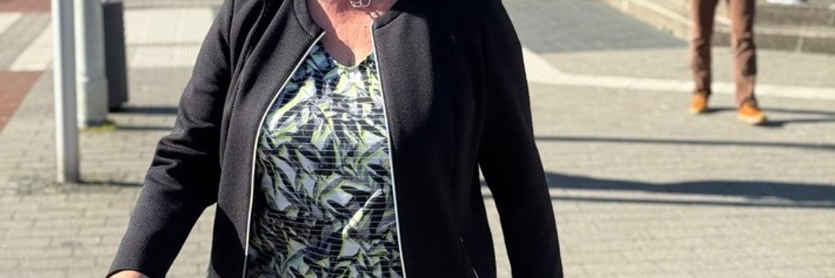 FW-WRN: Mit Drehleiter in den Ruhestand: Überraschende Verabschiedung für Kordula Mertens