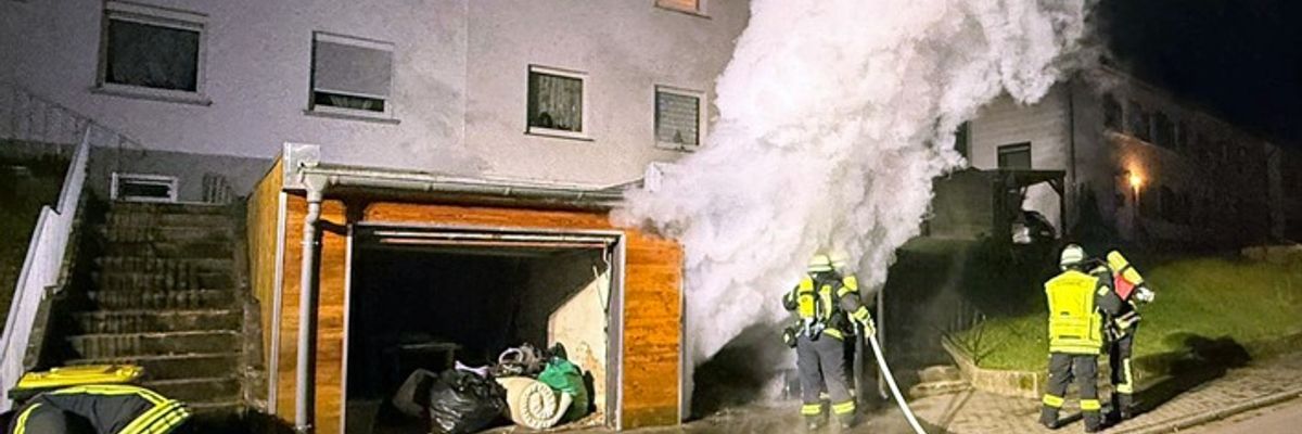 FW LK Neunkirchen: Sechs Brände in einer Nacht - Feuerwehr Neunkirchen im Dauereinsatz