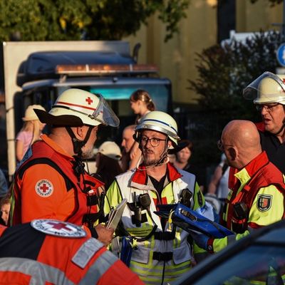 FW Wenden: Verkehrsunfall auf Kirmesgelände: Rettungskräfte üben unangekündigt den Ernstfall