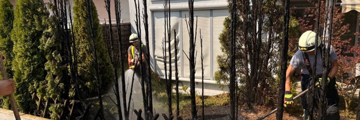 FW Stockach: Brand einer Gartenhecke