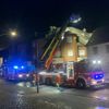 FW Grevenbroich: Rauchmelder rettet Leben: Feuerwehr löscht Brand in Mehrfamilienhaus und rettet Frau aus Wohnung