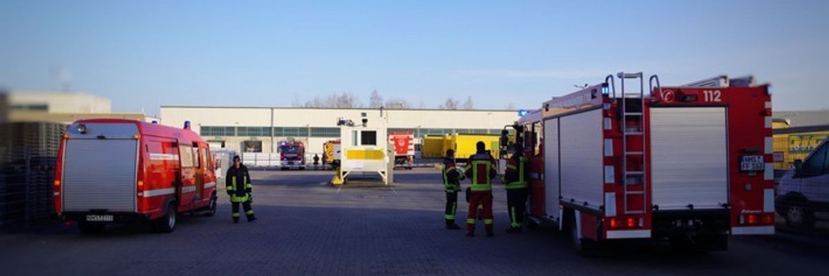 FW Neumünster: Gefahrguteinsatz in einem Logistikbetrieb in Neumünster / Gadeland