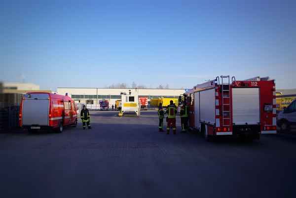 FW Neumünster: Gefahrguteinsatz in einem Logistikbetrieb in Neumünster / Gadeland