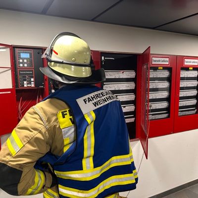 FW Weinheim: Brennender Müllsack im Betreuungszentrum sorgt für Feuerwehreinsatz