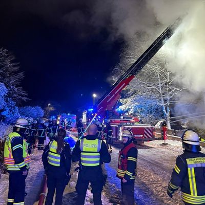 FW-Stormarn: Feuer in Einfamilienhaus: Großeinsatz in Grönwohld