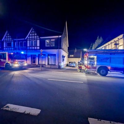 FW-OE: Nächtlicher Brandeinsatz in Elspe