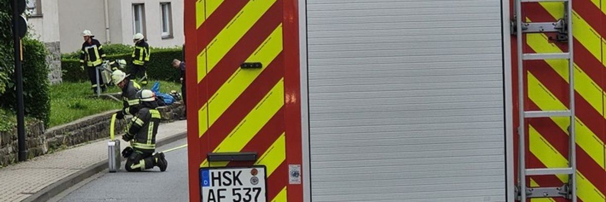 FW-AR: Feuerwehr rettet vier Katzen aus brennender Wohnung