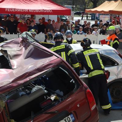Feuerwehr Nürnberg: Auftaktveranstaltung des 150. Jubiläums der Berufsfeuerwehr Nürnberg bei bestem Wetter - Erste offene Bayerische Meisterschaften in der Unfallrettung in Nürnberg