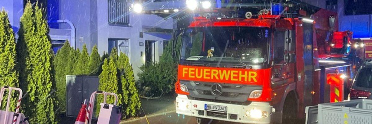 FW-MH: Aufmerksamer Nachbar verhindert durch schnellen Notruf größeren Schaden