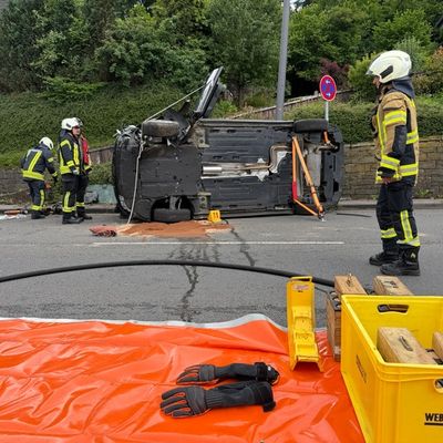 FW Mettmann: Schwerer Verkehrsunfall auf der Talstraße / K37