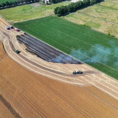 FW Alpen: Flächenbrand bei Erntearbeiten