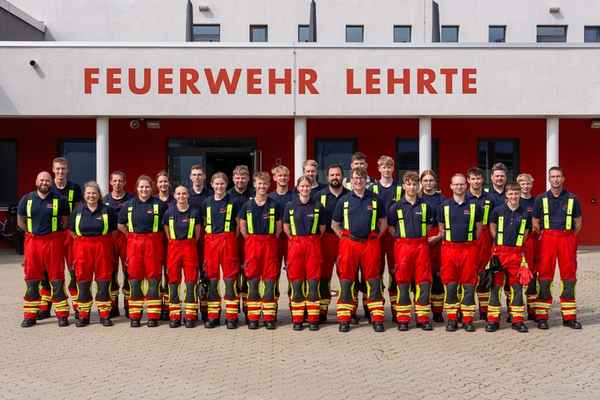 FW Lehrte: Nachwuchs für den Einsatz im Ehrenamt: 26 Feuerwehranwärter schließen Qualifizierungsstufe(QS1) in Lehrte erfolgreich ab.